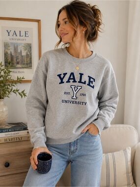 Yale University Grey Crewneck Sweatshirt Navy Logo Pullover Medium